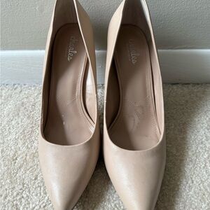 CHARLES by Charles David Women's Taupe Pointed Pump Size 10